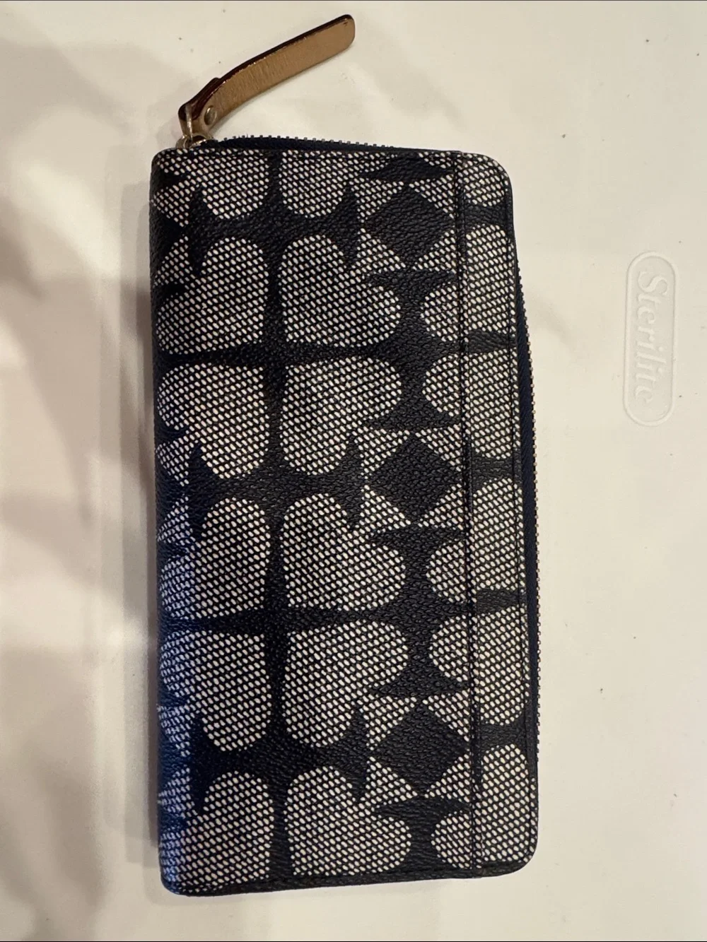 kate spade Black and Cream Heart Pattern Zip Wallet with Gold Plaque